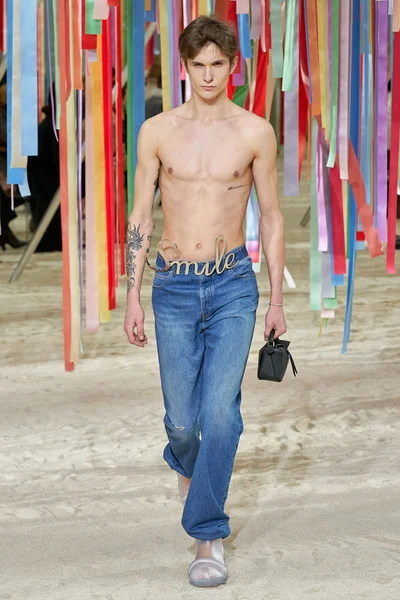 Look 32